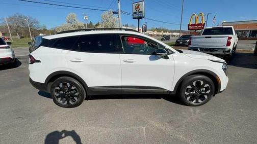 Glacial White Pearl 2023 Kia Sportage X-Line