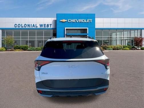 Glacial White Pearl 2023 Kia Sportage X-Line