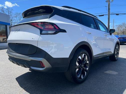 Glacial White Pearl 2023 Kia Sportage X-Line