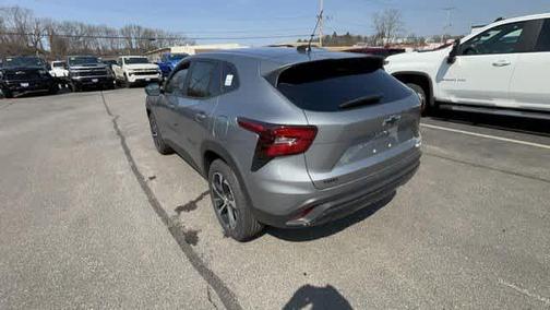 Sterling Gray Metallic 2026 Chevrolet Trax 1RS
