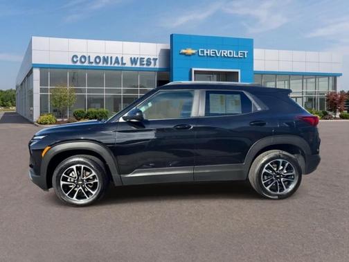 Mosaic Black Metallic 2025 Chevrolet Trailblazer LT