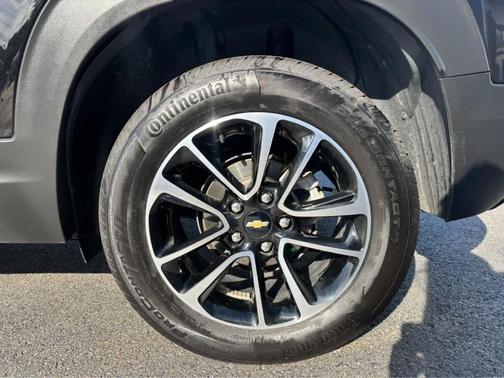 Mosaic Black Metallic 2025 Chevrolet Trailblazer LT