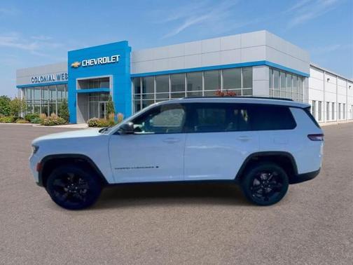 Bright White Clearcoat 2023 Jeep Grand Cherokee L Laredo