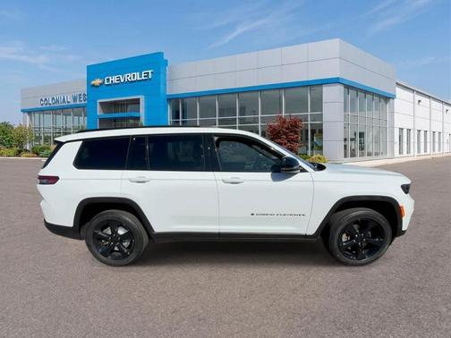 Bright White Clearcoat 2023 Jeep Grand Cherokee L Laredo