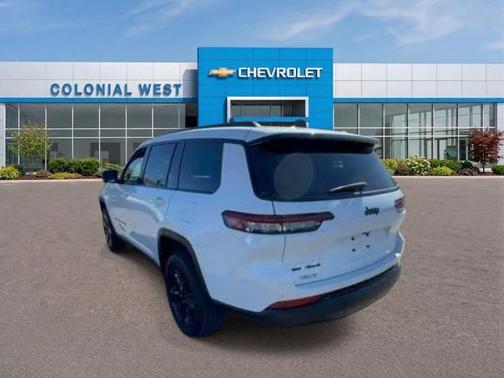 Bright White Clearcoat 2023 Jeep Grand Cherokee L Laredo