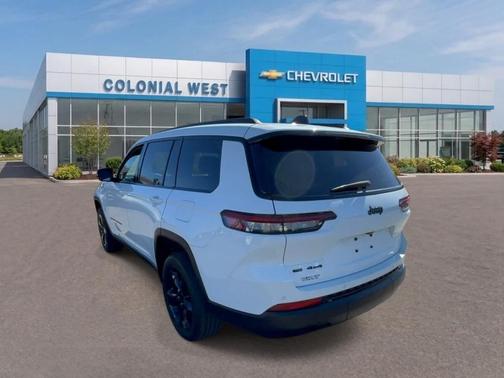 Bright White Clearcoat 2023 Jeep Grand Cherokee L Laredo