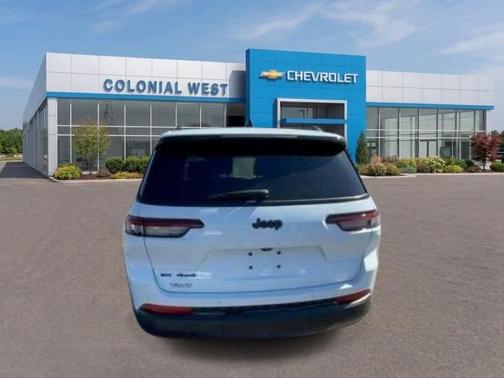 Bright White Clearcoat 2023 Jeep Grand Cherokee L Laredo
