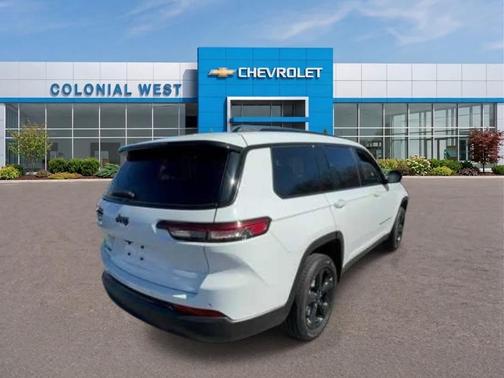 Bright White Clearcoat 2023 Jeep Grand Cherokee L Laredo