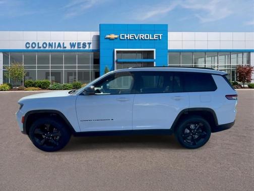 Bright White Clearcoat 2023 Jeep Grand Cherokee L Laredo