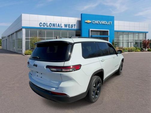 Bright White Clearcoat 2023 Jeep Grand Cherokee L Laredo