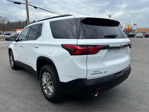 Summit White 2023 Chevrolet Traverse LT Cloth
