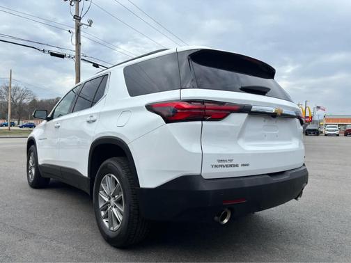 Summit White 2023 Chevrolet Traverse LT Cloth