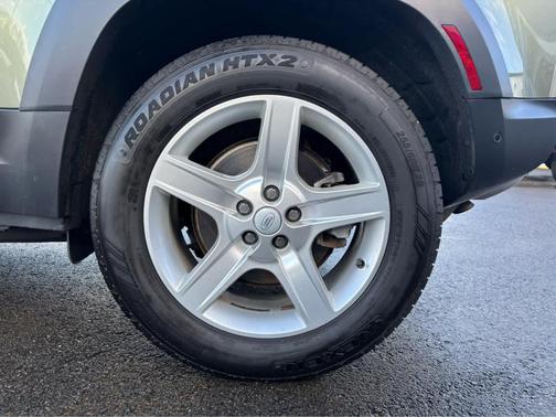 2023 Land Rover Defender 110 SE