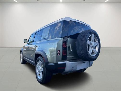 2023 Land Rover Defender 110 SE