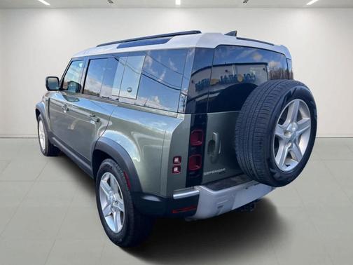2023 Land Rover Defender 110 SE