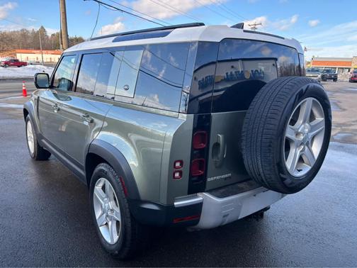 2023 Land Rover Defender 110 SE