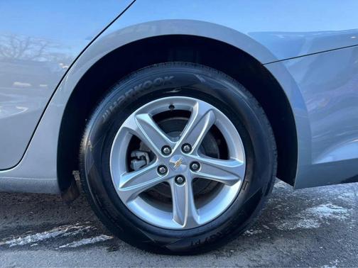 Sterling Gray Metallic 2023 Chevrolet Malibu 1LS