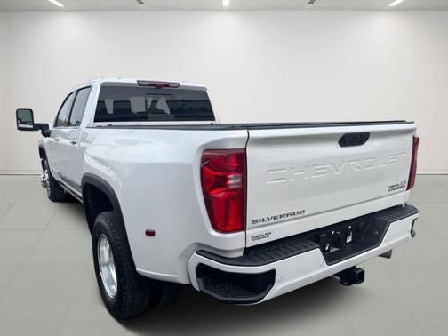 Iridescent Pearl Tricoat 2025 Chevrolet Silverado 3500 High Country