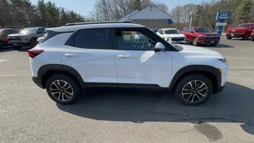 Summit White 2026 Chevrolet Trailblazer LT