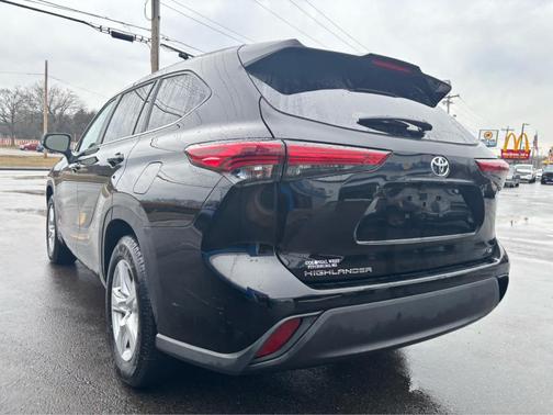 Midnight Black Metallic 2023 Toyota Highlander LE