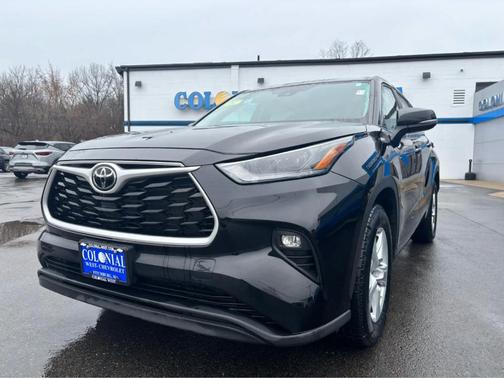 Midnight Black Metallic 2023 Toyota Highlander LE