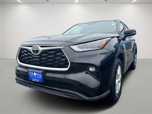 Midnight Black Metallic 2023 Toyota Highlander LE