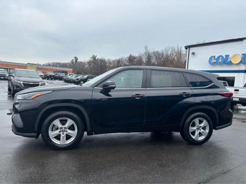Midnight Black Metallic 2023 Toyota Highlander LE