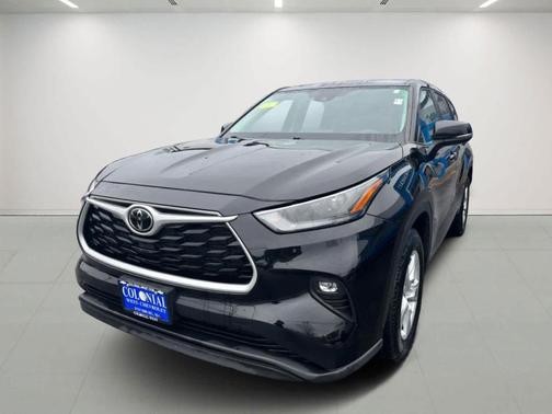 Midnight Black Metallic 2023 Toyota Highlander LE
