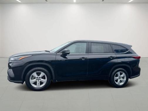 Midnight Black Metallic 2023 Toyota Highlander LE