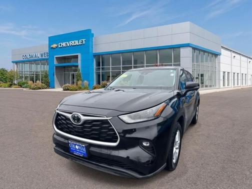 Midnight Black Metallic 2023 Toyota Highlander LE