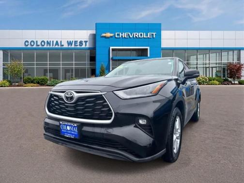 Midnight Black Metallic 2023 Toyota Highlander LE