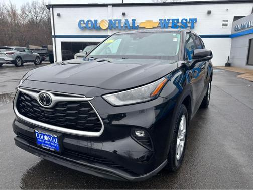 Midnight Black Metallic 2023 Toyota Highlander LE