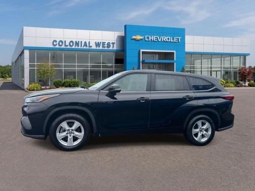 Midnight Black Metallic 2023 Toyota Highlander LE