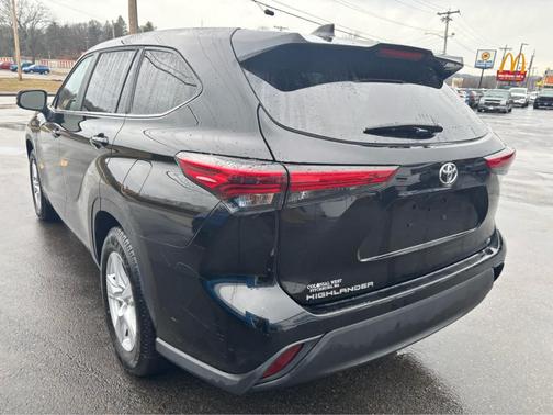 Midnight Black Metallic 2023 Toyota Highlander LE