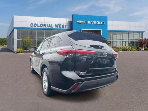 Midnight Black Metallic 2023 Toyota Highlander LE