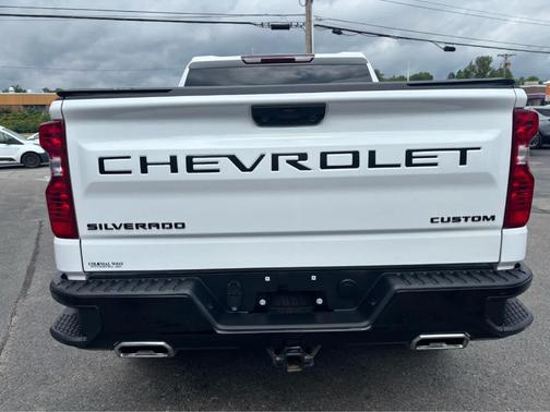 Summit White 2024 Chevrolet Silverado 1500 Custom Trail Boss