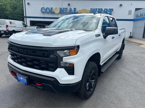 Summit White 2024 Chevrolet Silverado 1500 Custom Trail Boss