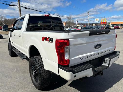 White Platinum Tri-Coat Metallic 2019 Ford F-250 Lariat