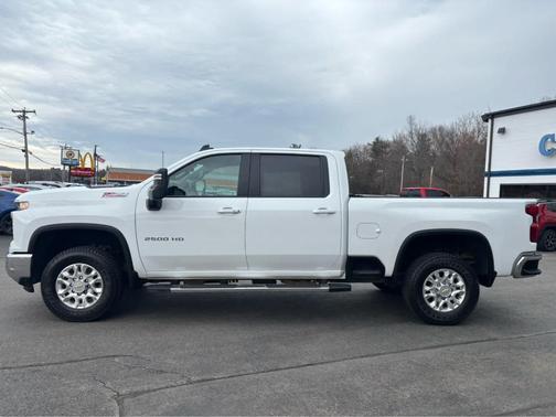 Summit White 2025 Chevrolet Silverado 2500 LT