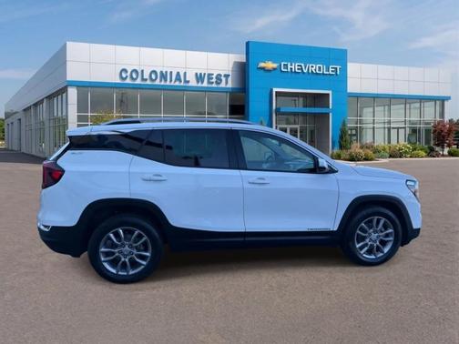 Summit White 2022 GMC Terrain SLT