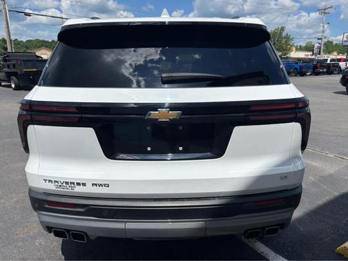 2024 Chevrolet Traverse LT