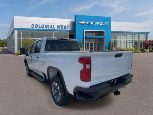 Summit White 2026 Chevrolet Silverado 2500 Custom
