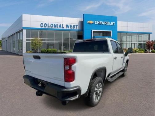 Summit White 2026 Chevrolet Silverado 2500 Custom