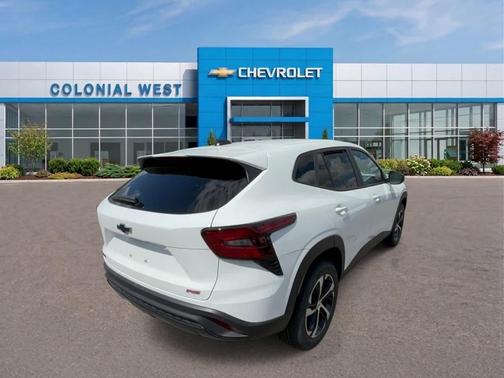 Summit White 2026 Chevrolet Trax 1RS