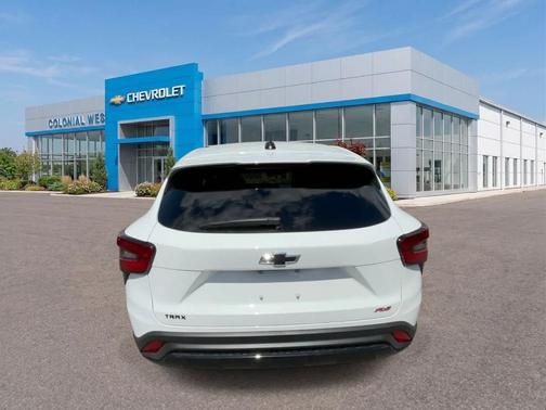 Summit White 2026 Chevrolet Trax 1RS
