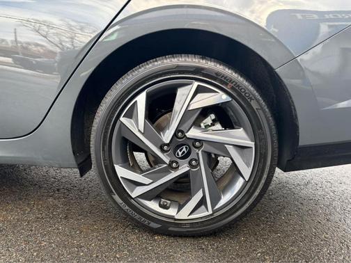 Gray 2025 Hyundai ELANTRA SEL Convenience