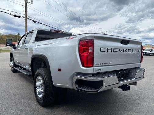 Silver Ice Metallic 2022 Chevrolet Silverado 3500 LT