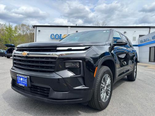 Mosaic Black Metallic 2024 Chevrolet Traverse LS