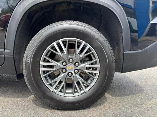 Mosaic Black Metallic 2024 Chevrolet Traverse LS