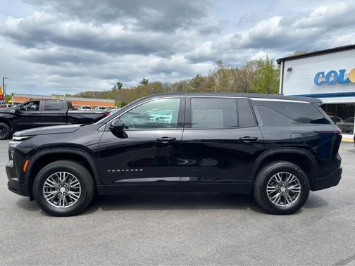 Mosaic Black Metallic 2024 Chevrolet Traverse LS